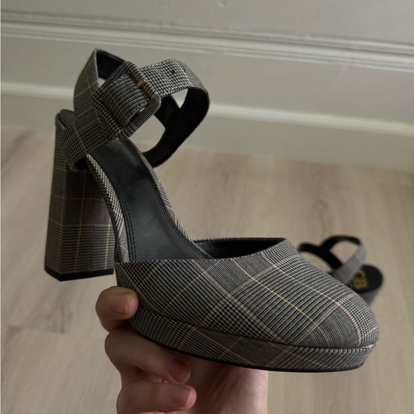 Gianni Bini Black and Brown Heeled Mary Jane Pump  (size 8.5) - Picture 1 of 4